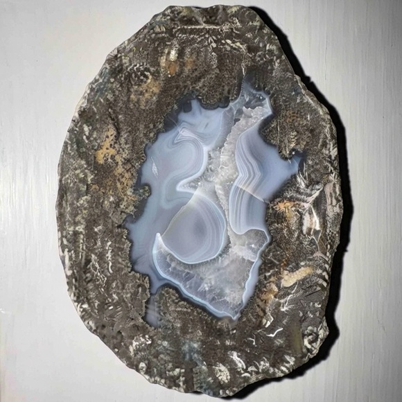 Other - Elegant Gray and Brown Geode Sculpture
